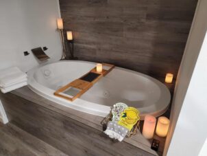 Juno Suite jetted tub