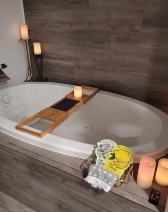 Juno Suite jetted tub